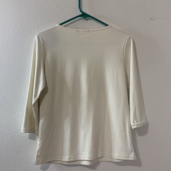 Linda Leal Cream Round Neck Double Stitched Top Size M Used - Picture 2 of 7